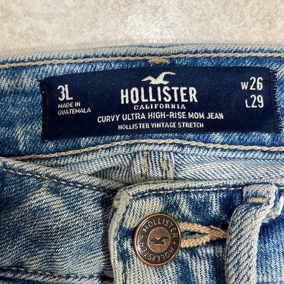 Hollister Curvy Ultra High Rise Mom Jeans Destroyed 3L - Picture 3 of 8